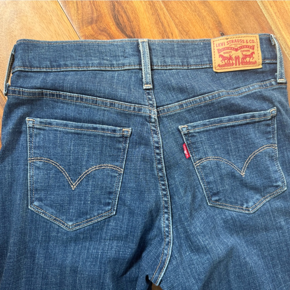 Levi 311 Shaping Skinny 28